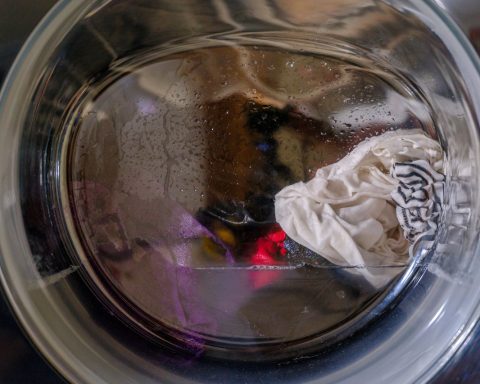 Was draait in de trommel van een wasmachine
